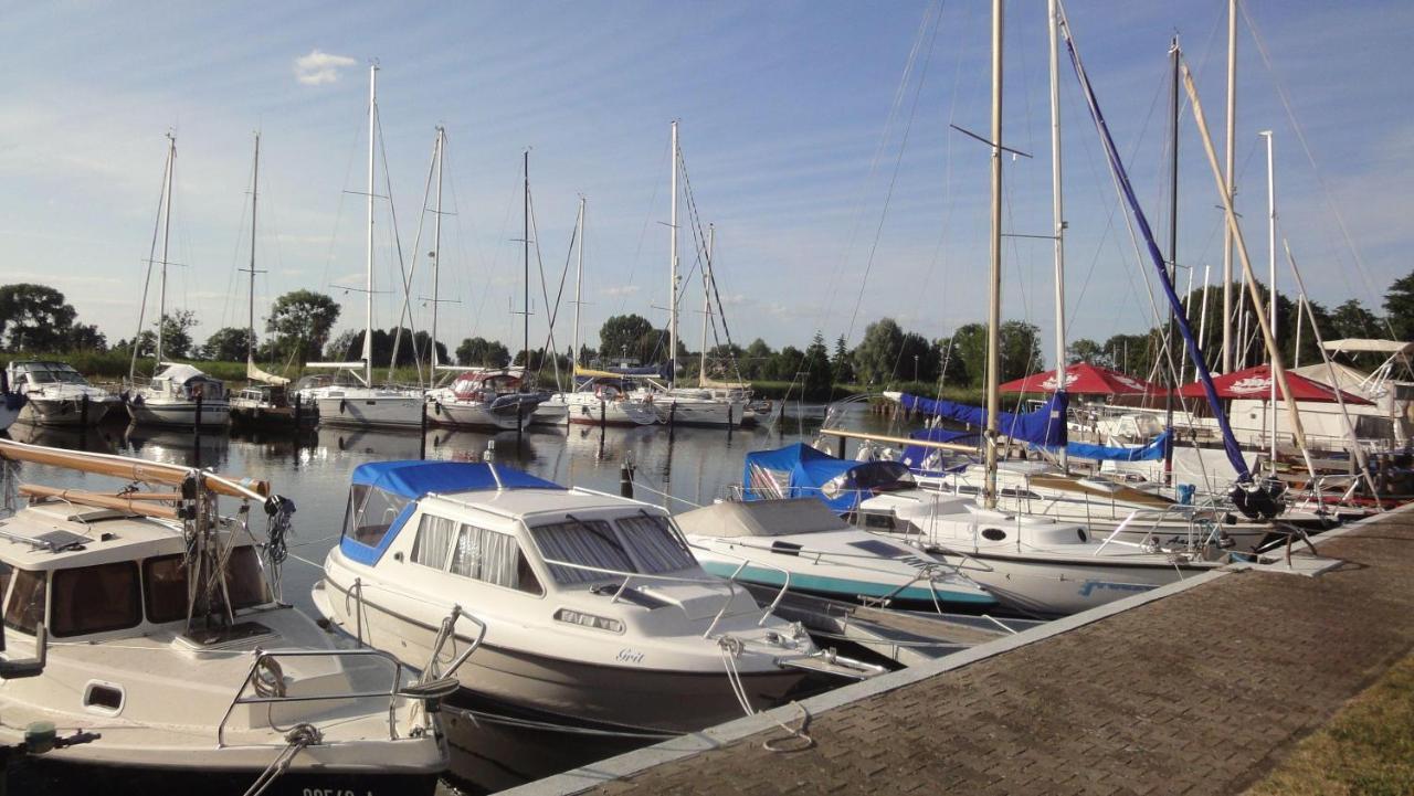 Fewo-Fuer-2-Pers-Hafenblick-2-Ueckermuende-Stettiner-Haff-Ostsee-Direkt-Yachthafen Apartment Exterior photo